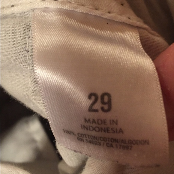 MENS Old Navy 29” Khaki Shorts - Picture 3 of 7